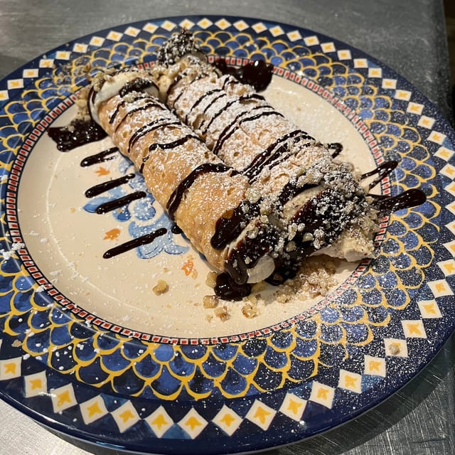 Cannoli.