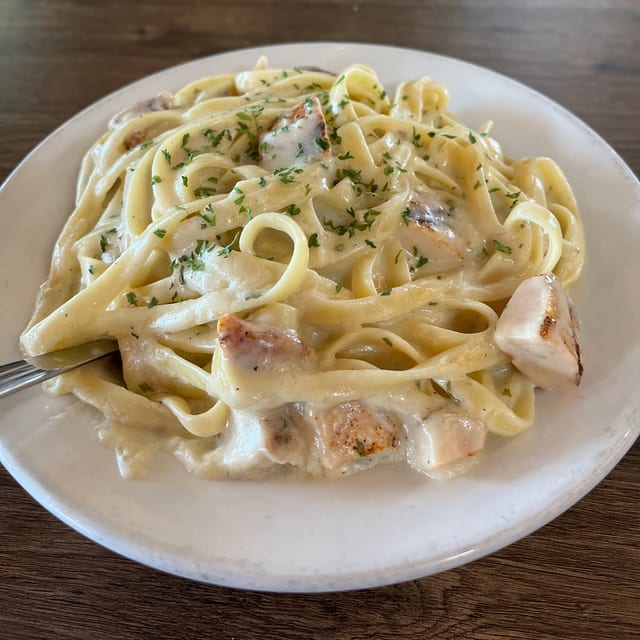Chicken Alfredo.